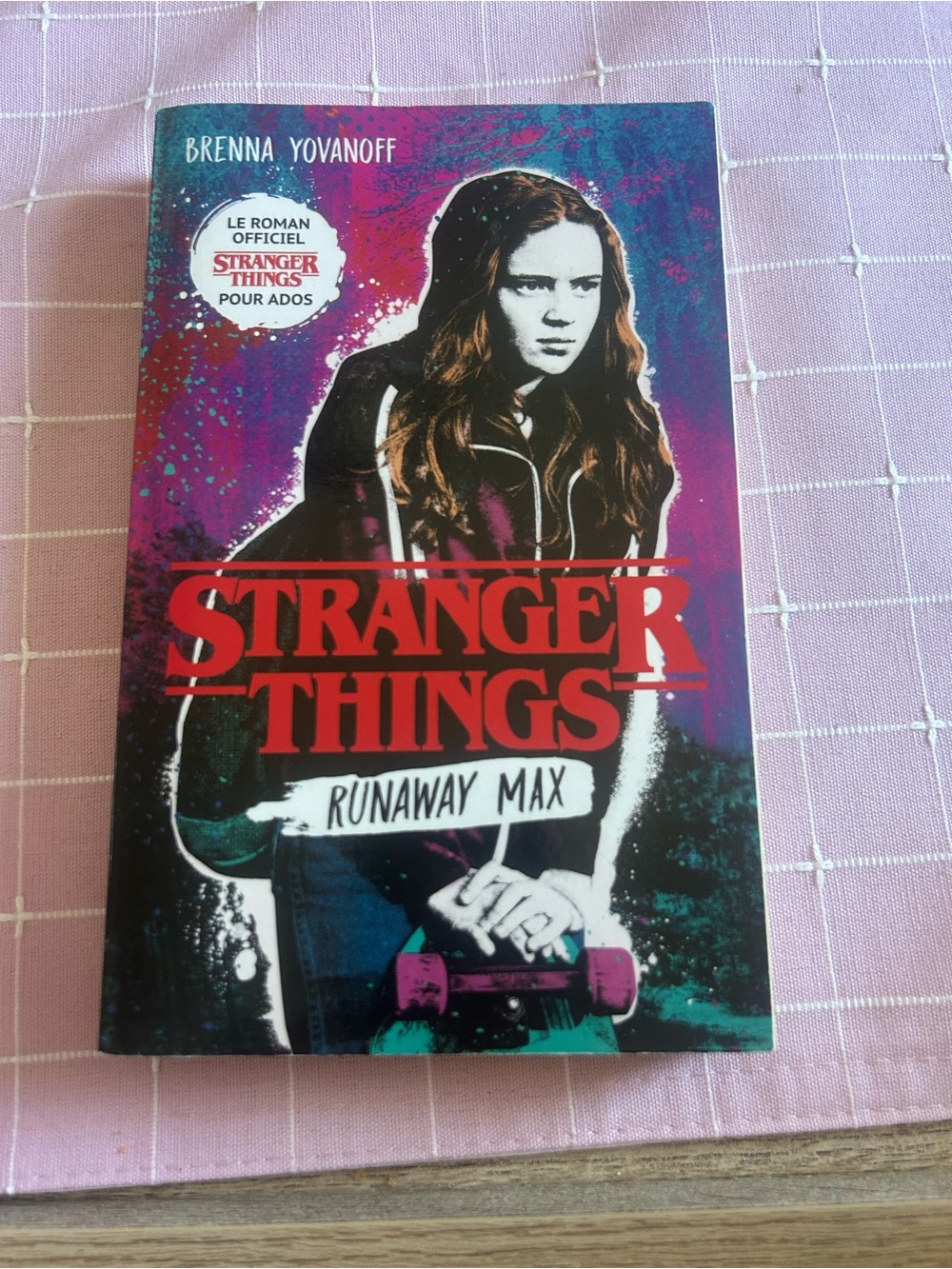 Stranger things- Runaway Max, book (English)